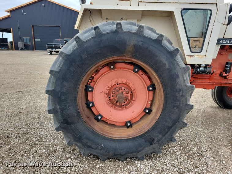 image for item NB9838 1976 Case 1070 tractor