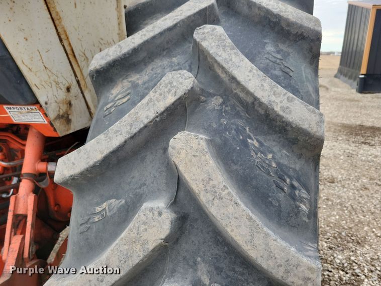 image for item NB9838 1976 Case 1070 tractor