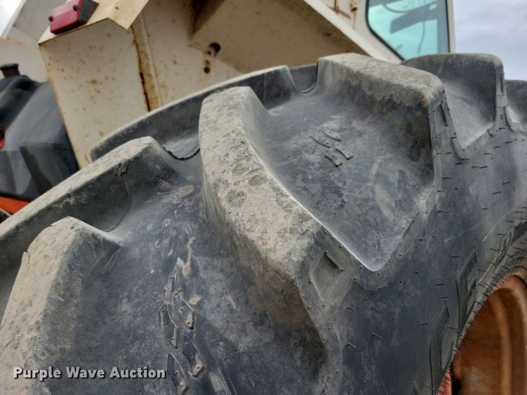 image for item NB9838 1976 Case 1070 tractor