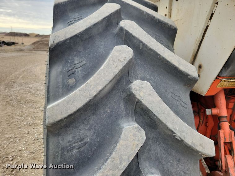 image for item NB9838 1976 Case 1070 tractor