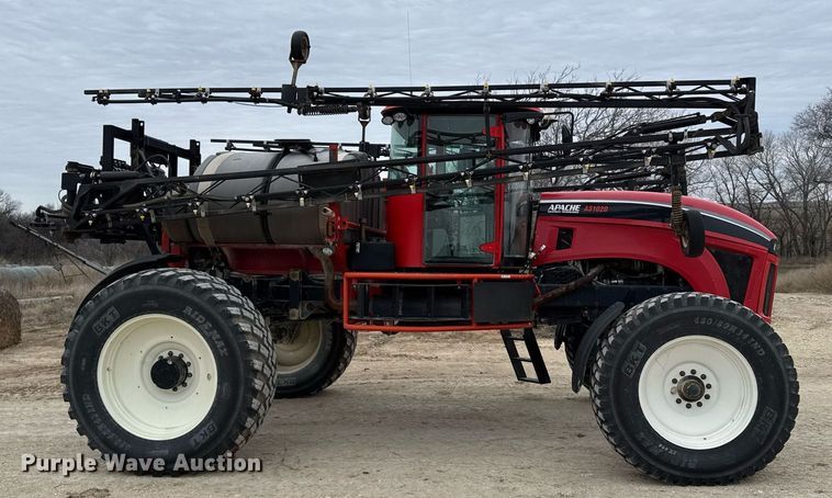 image for item NN9569 2011 Apache AS1020 sprayer