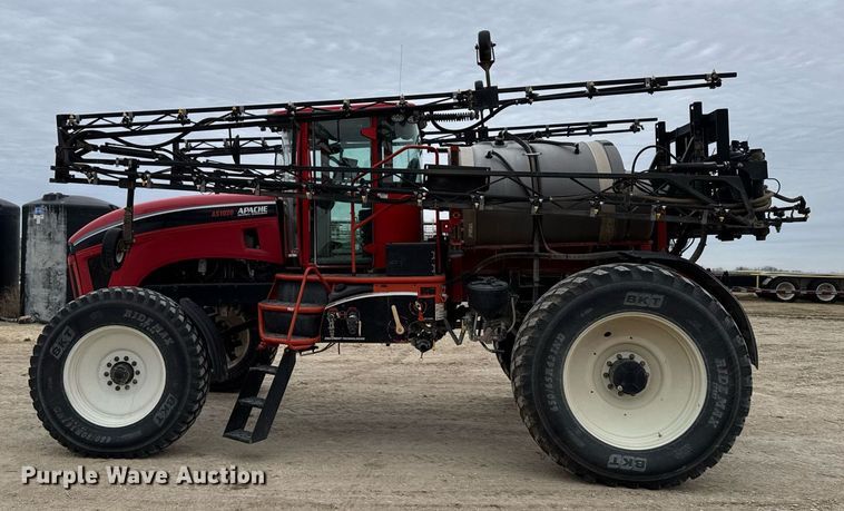 image for item NN9569 2011 Apache AS1020 sprayer
