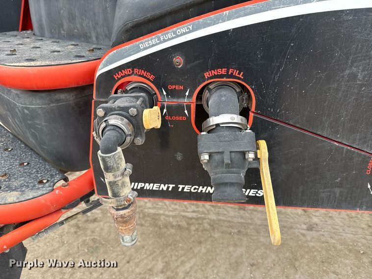 image for item NN9569 2011 Apache AS1020 sprayer