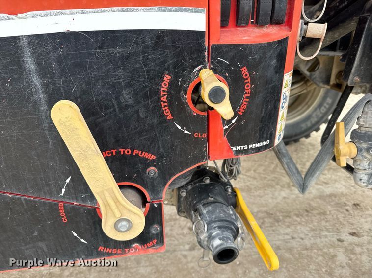 image for item NN9569 2011 Apache AS1020 sprayer