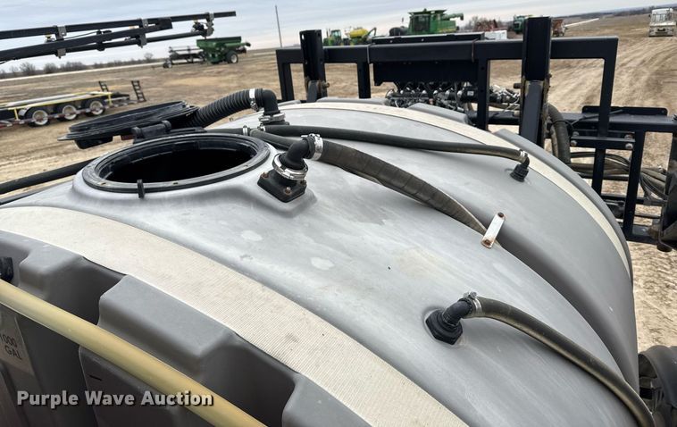 image for item NN9569 2011 Apache AS1020 sprayer