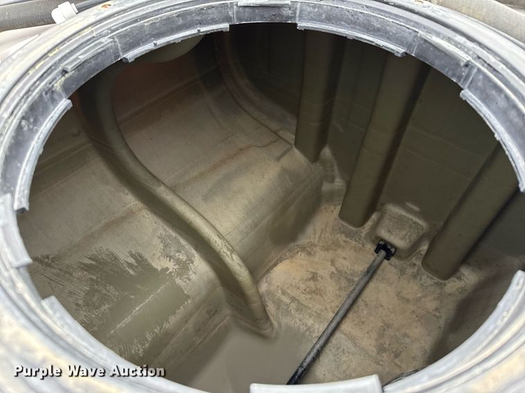 image for item NN9569 2011 Apache AS1020 sprayer