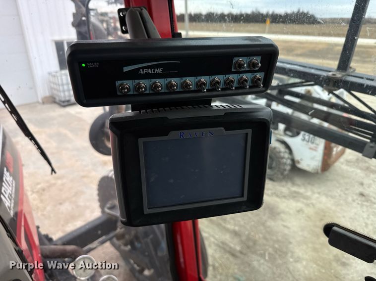 image for item NN9569 2011 Apache AS1020 sprayer