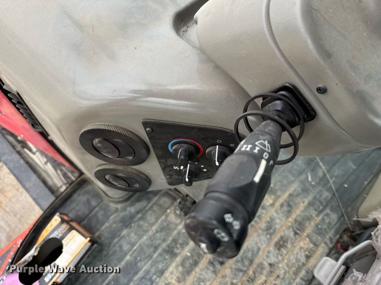 image for item NN9569 2011 Apache AS1020 sprayer