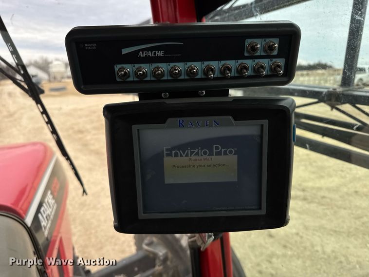 image for item NN9569 2011 Apache AS1020 sprayer