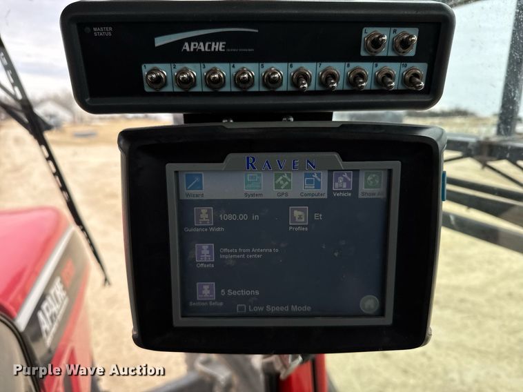 image for item NN9569 2011 Apache AS1020 sprayer