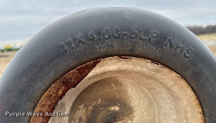 image for item NN9569 2011 Apache AS1020 sprayer