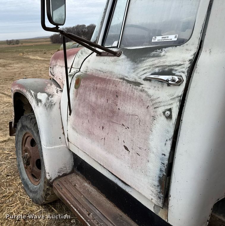 image for item NN9570 1964 International 1600 INT feed delivery truck