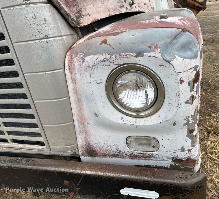 image for item NN9570 1964 International 1600 INT feed delivery truck