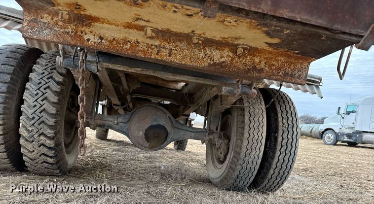 image for item NN9570 1964 International 1600 INT feed delivery truck