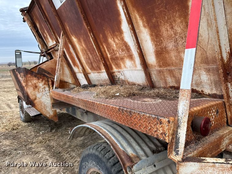 image for item NN9570 1964 International 1600 INT feed delivery truck