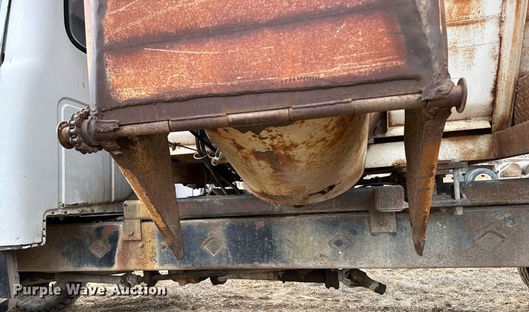 image for item NN9570 1964 International 1600 INT feed delivery truck