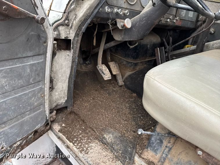 image for item NN9570 1964 International 1600 INT feed delivery truck