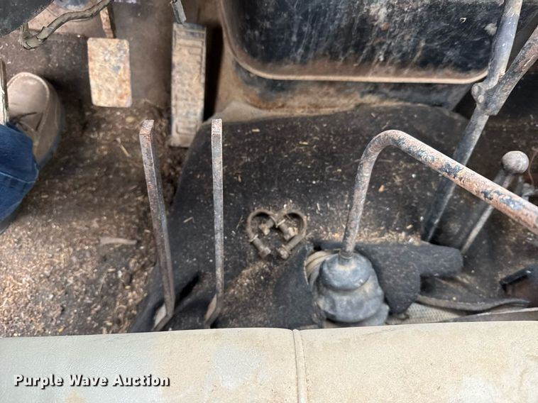 image for item NN9570 1964 International 1600 INT feed delivery truck