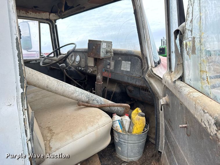 image for item NN9570 1964 International 1600 INT feed delivery truck