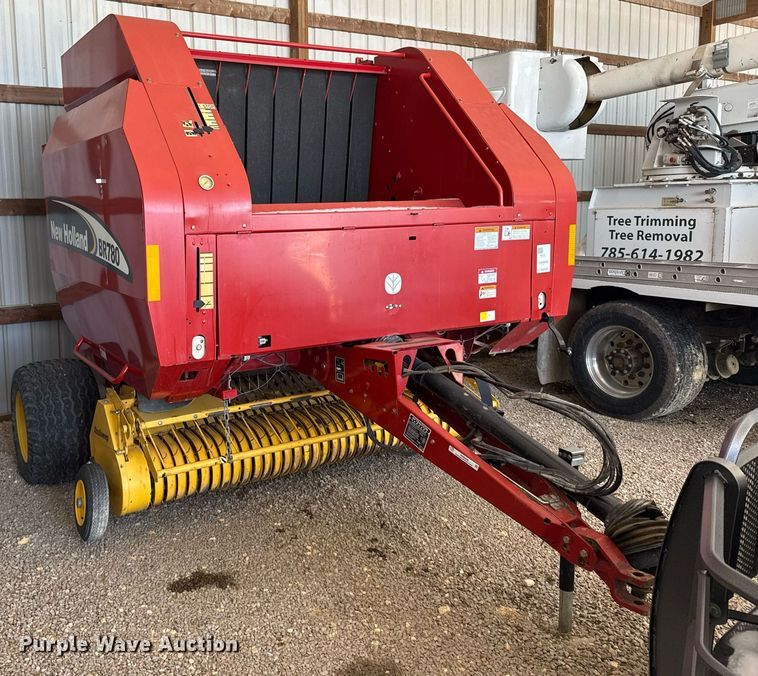 image for item NN9589 2005 New Holland BR780 round baler