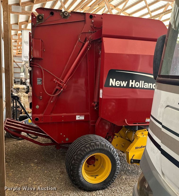 image for item NN9589 2005 New Holland BR780 round baler