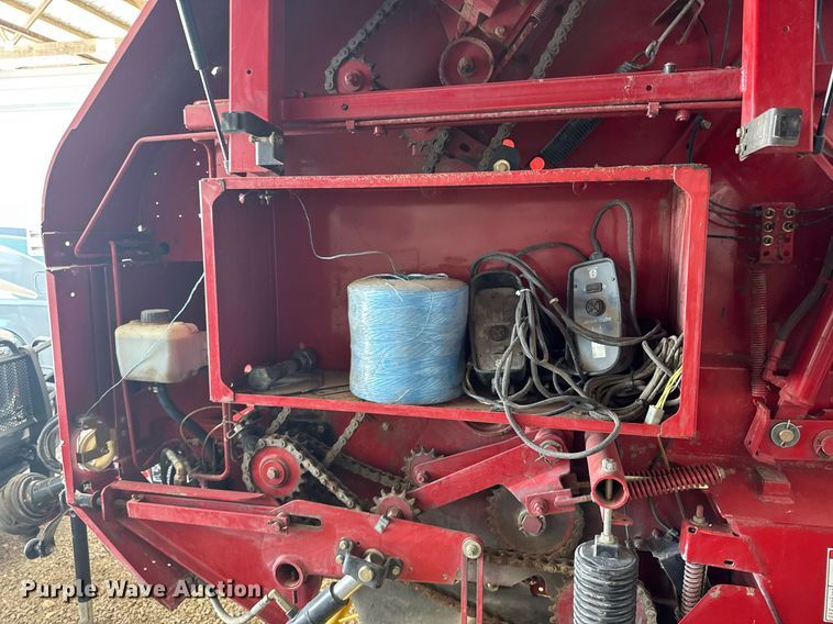 image for item NN9589 2005 New Holland BR780 round baler