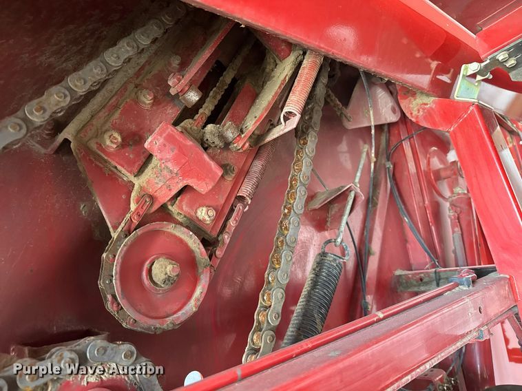 image for item NN9589 2005 New Holland BR780 round baler