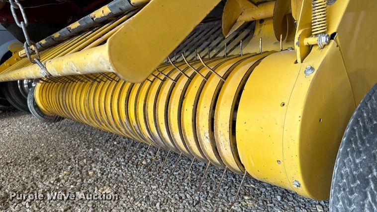 image for item NN9589 2005 New Holland BR780 round baler
