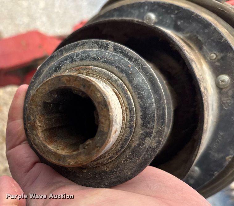 image for item NN9589 2005 New Holland BR780 round baler