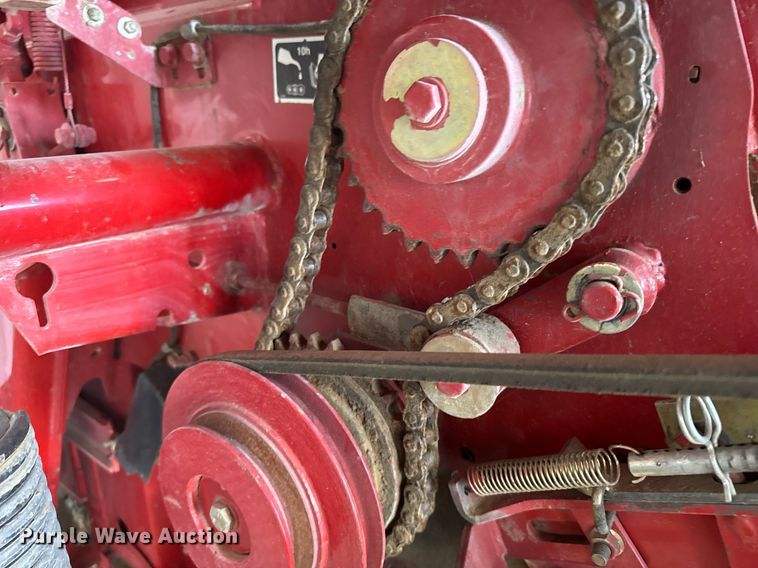 image for item NN9589 2005 New Holland BR780 round baler