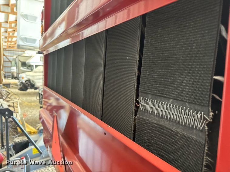 image for item NN9589 2005 New Holland BR780 round baler