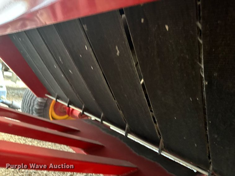 image for item NN9589 2005 New Holland BR780 round baler