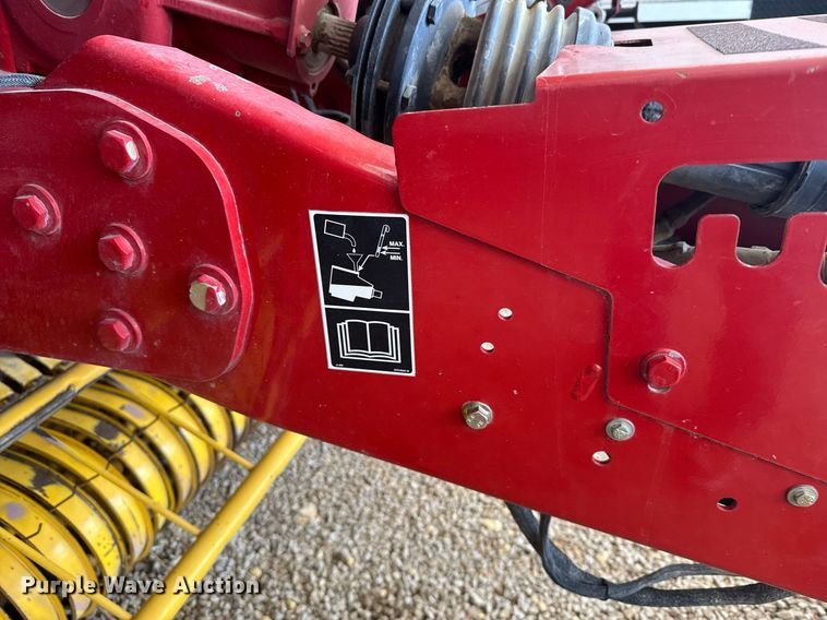 image for item NN9589 2005 New Holland BR780 round baler