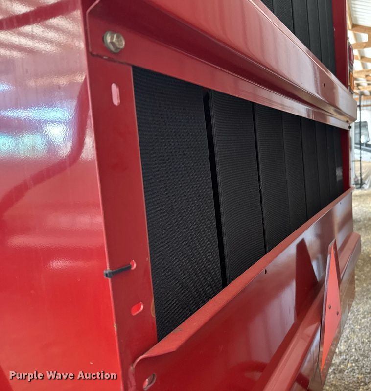 image for item NN9589 2005 New Holland BR780 round baler