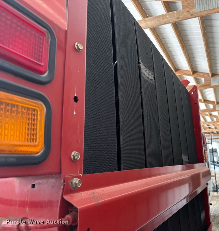 image for item NN9589 2005 New Holland BR780 round baler