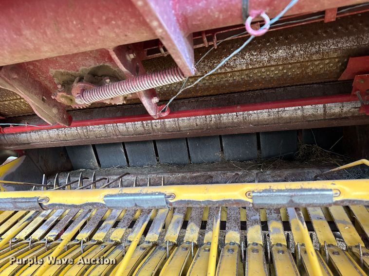 image for item NN9589 2005 New Holland BR780 round baler