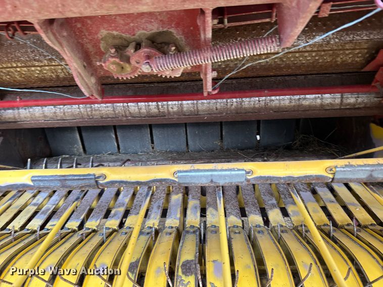 image for item NN9589 2005 New Holland BR780 round baler