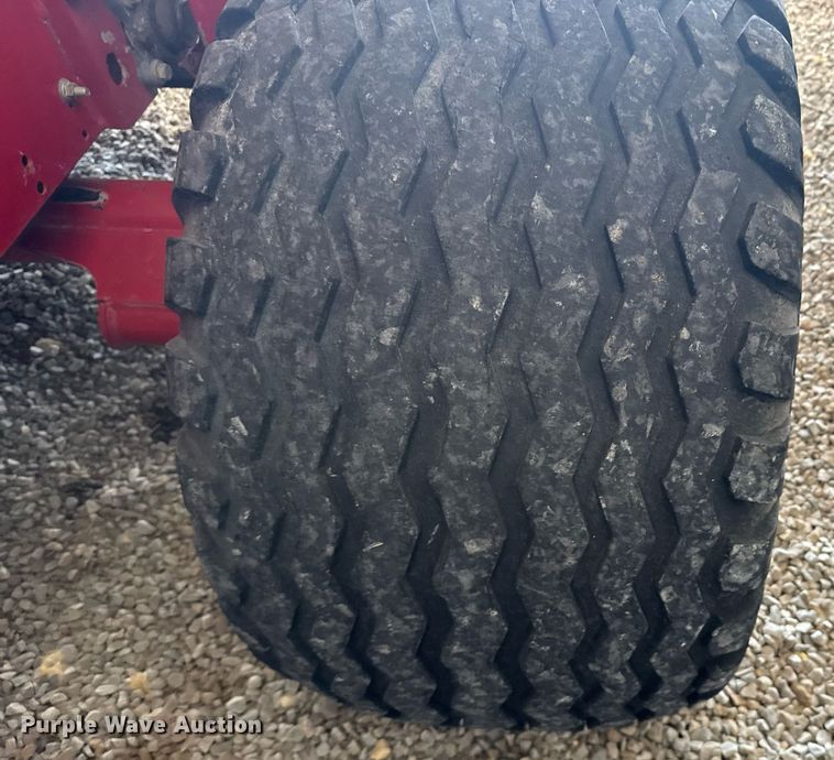 image for item NN9589 2005 New Holland BR780 round baler