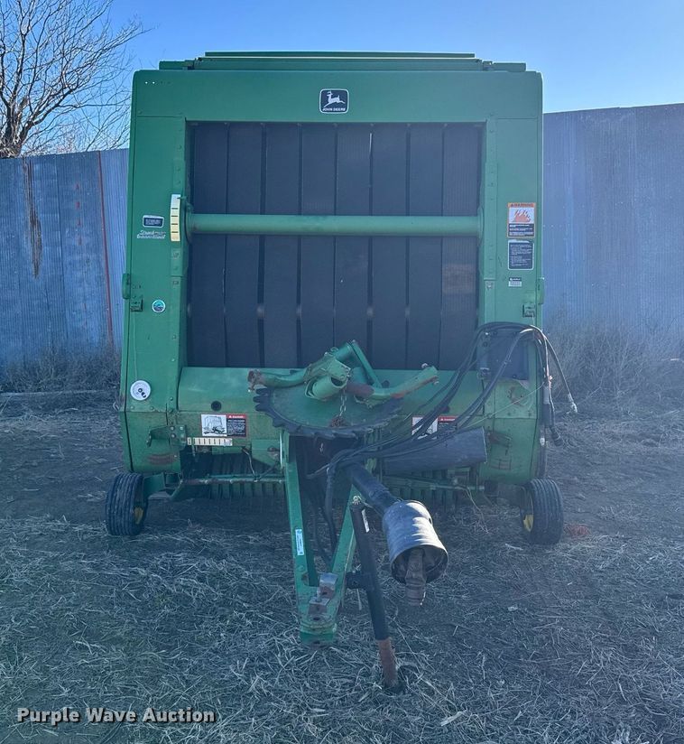 image for item NN9627 1999 John Deere 566 round baler