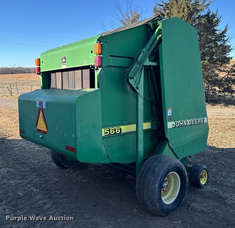 image for item NN9627 1999 John Deere 566 round baler