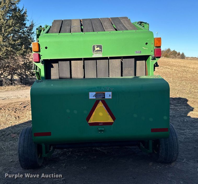 image for item NN9627 1999 John Deere 566 round baler