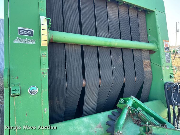 image for item NN9627 1999 John Deere 566 round baler
