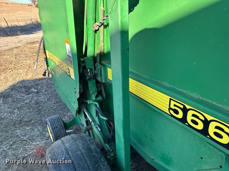 image for item NN9627 1999 John Deere 566 round baler