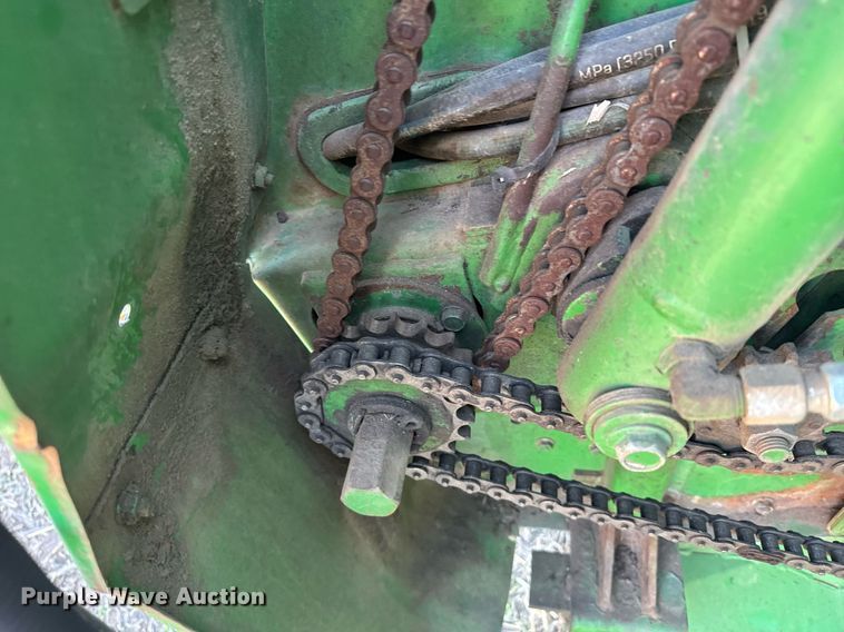 image for item NN9627 1999 John Deere 566 round baler