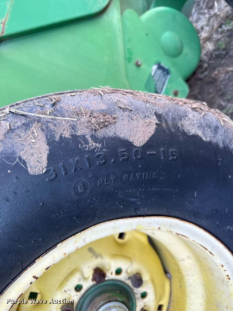 image for item NN9627 1999 John Deere 566 round baler