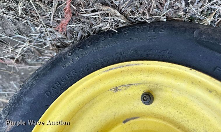 image for item NN9627 1999 John Deere 566 round baler