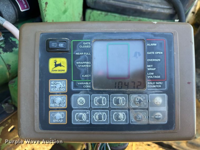 image for item NN9627 1999 John Deere 566 round baler