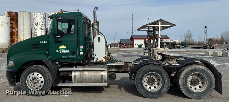 image for item DH9552 2006 Mack  CXN613 semi truck