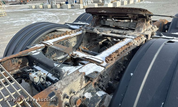 image for item DH9552 2006 Mack  CXN613 semi truck