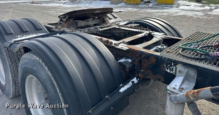 image for item DH9552 2006 Mack  CXN613 semi truck